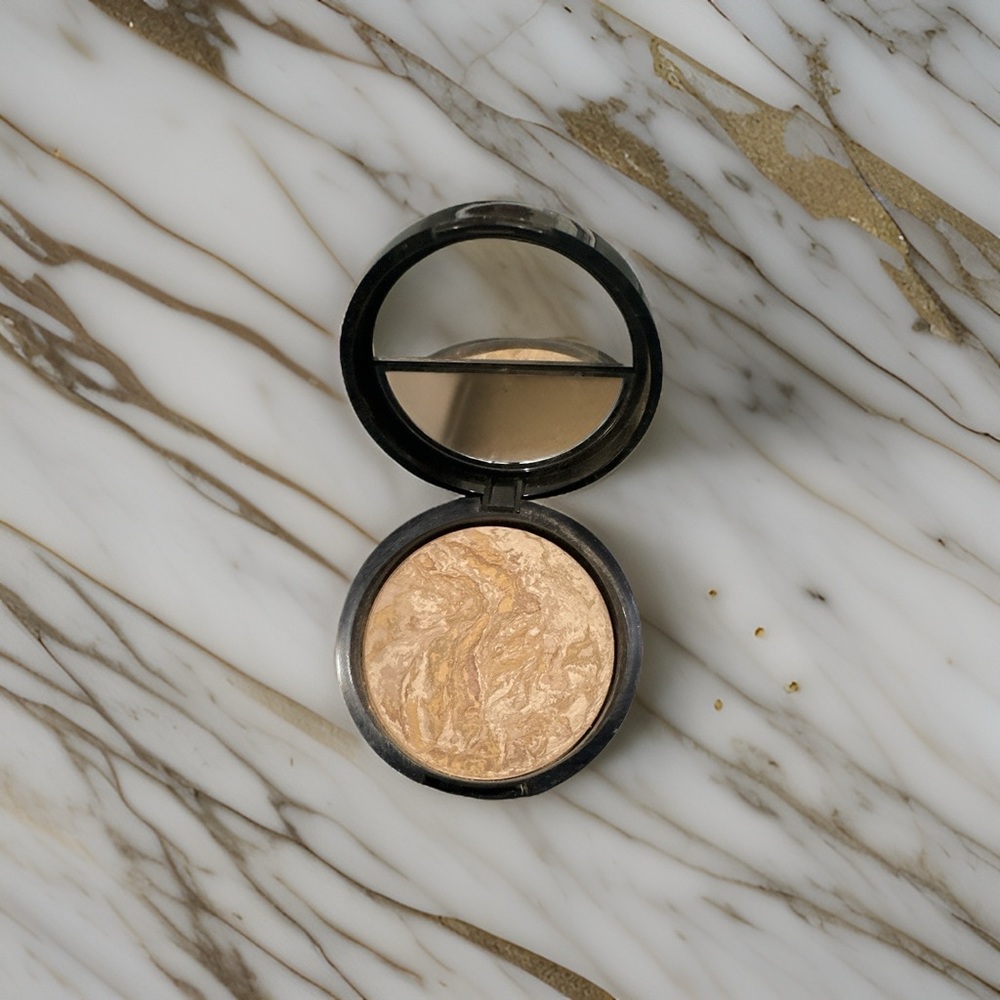 Laura Geller Baked Brighten Powder Foundation